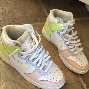Nike Pastel High-Top Sneakers dunk